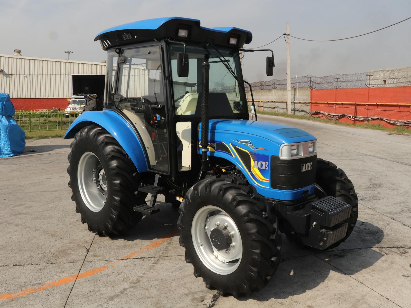 Used 4WD tractor parked clean on a sale lot — comparing trade-in vs private sale vs auction for selling a used tractor