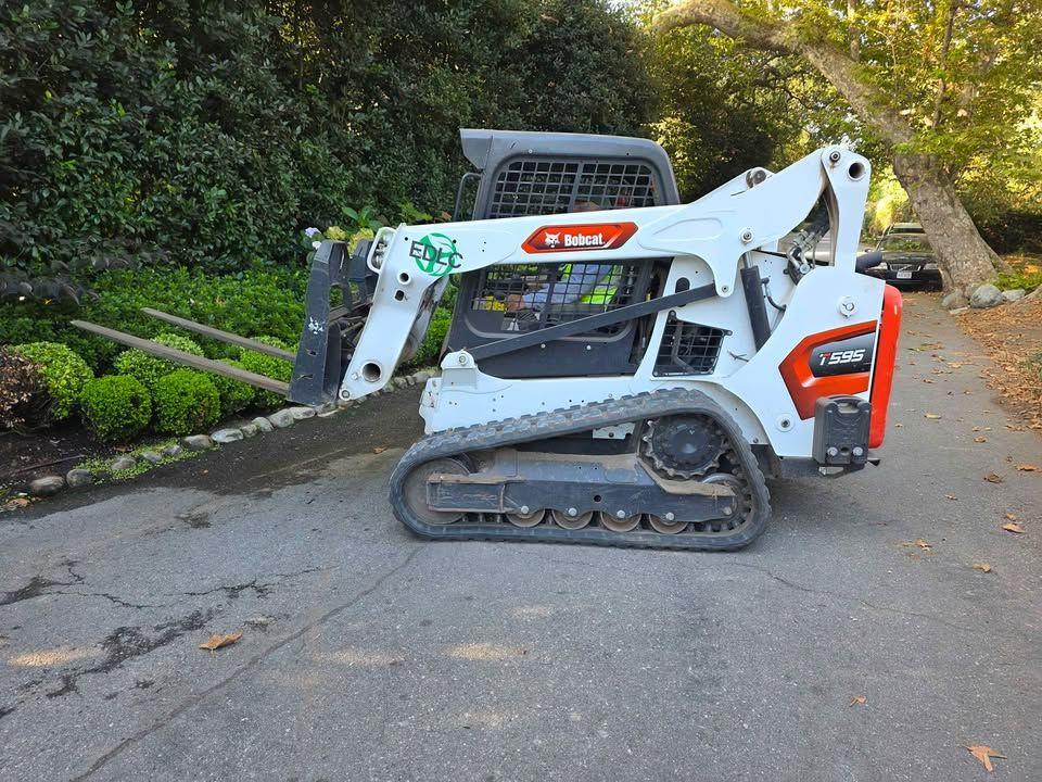 2022 Bobcat T595 — Reseda, CA (photo 1)